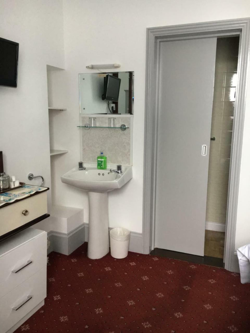 Avoca Villa Guest House Ст. Хейлир Джерси Экстерьер фото