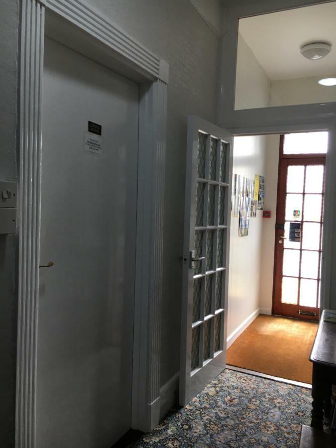 Avoca Villa Guest House Ст. Хейлир Джерси Экстерьер фото